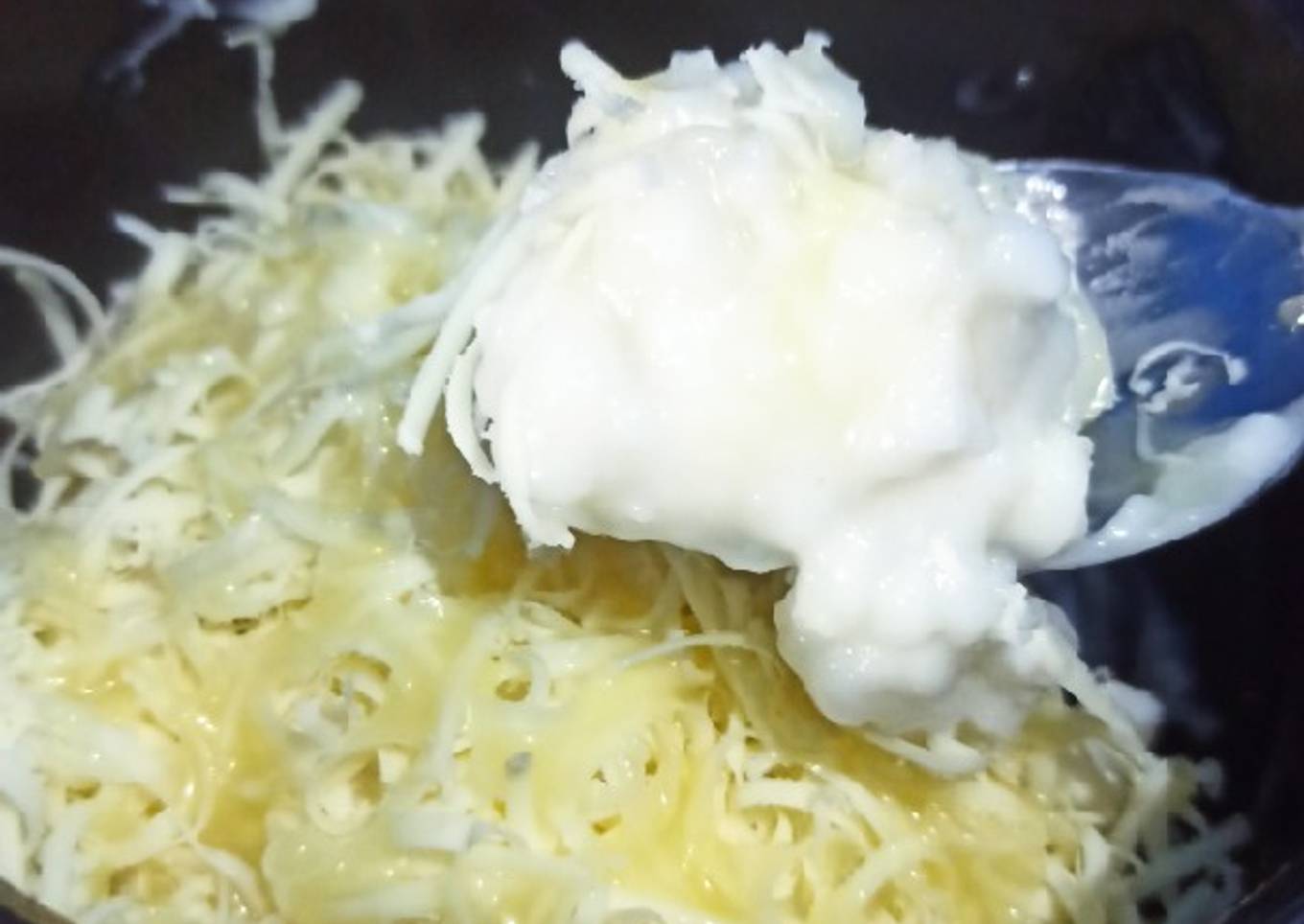 Bubur sumsum tanpa santan dengan tambahan keju
