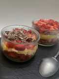 Vasitos de Cheesecake con Fresas y Crunch de Kitkat