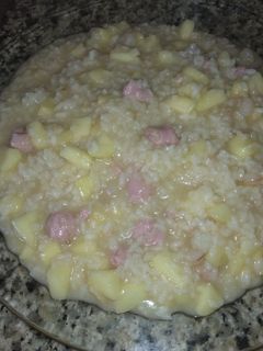 Una foto de Arroz o Risotto con gambas, salchichas y manzana Thermomix