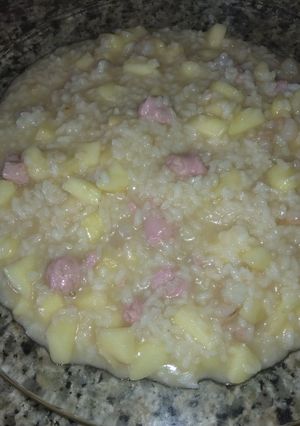Una foto de Arroz o Risotto con gambas, salchichas y manzana Thermomix