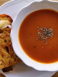 Foto de Sopa de Tomate e Bruschetta de Alho e Azeite