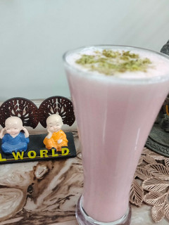 A picture of मीठी लस्सी.