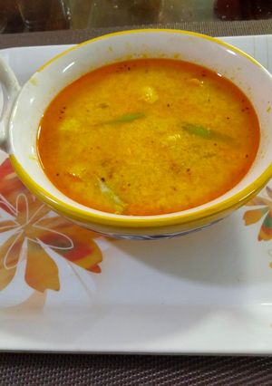 A picture of Dahi and green chilli taro curry.