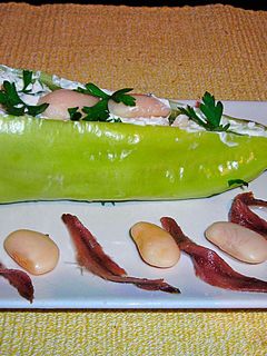 Una foto de Pimientos italianos verdes rellenos con queso crema
