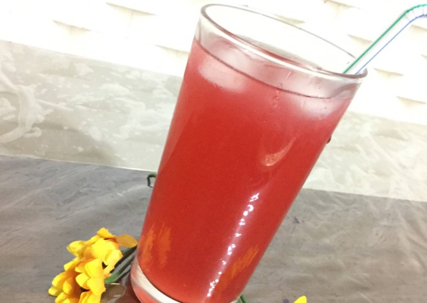 Strawberry and raspberry iced tea