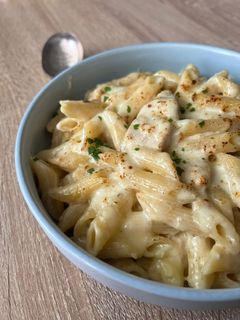Une photo de Pâtes au poulet sauce Alfredo