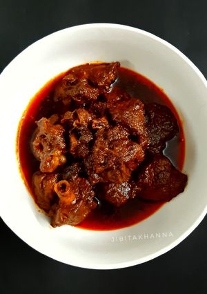 A picture of Mutton Rogan Josh (Mutton in Kashmiri style).