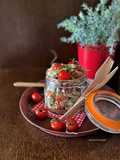 Jars Salad de pâtes, tomates cerise, thon et feta