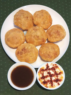 A picture of Pyaz Aaloo Ki Khasta Kachori / onion,potato.