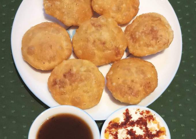 Pyaz Aaloo Ki Khasta Kachori / onion,potato