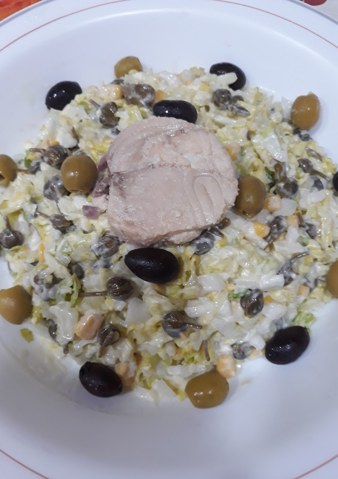 Una foto de Ensaladilla de vegetales con mahonesa y salmón en conserva