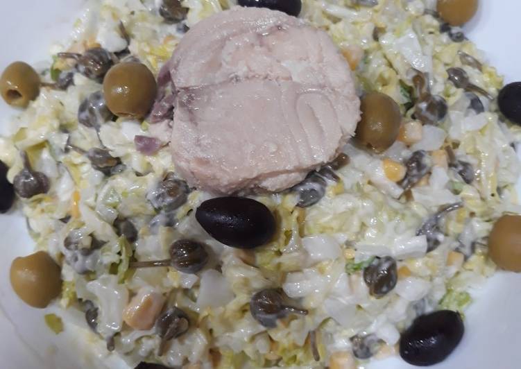 Ensaladilla de vegetales con mahonesa y salmón en conserva