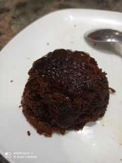 Una foto de Brownie casero con cacao en polvo