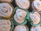 Meriendas con Cupcakes Rellenos de Mermelada de Arándanos
