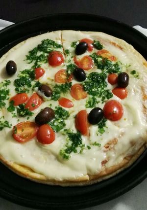 Una foto de 🍕 pizza de queso vegano