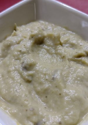 Una foto de Baba ganoush // Dip de berenjena 🍆