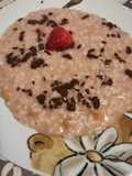 Risotto, crosta parmigiano, fragole e cioccolato fondente