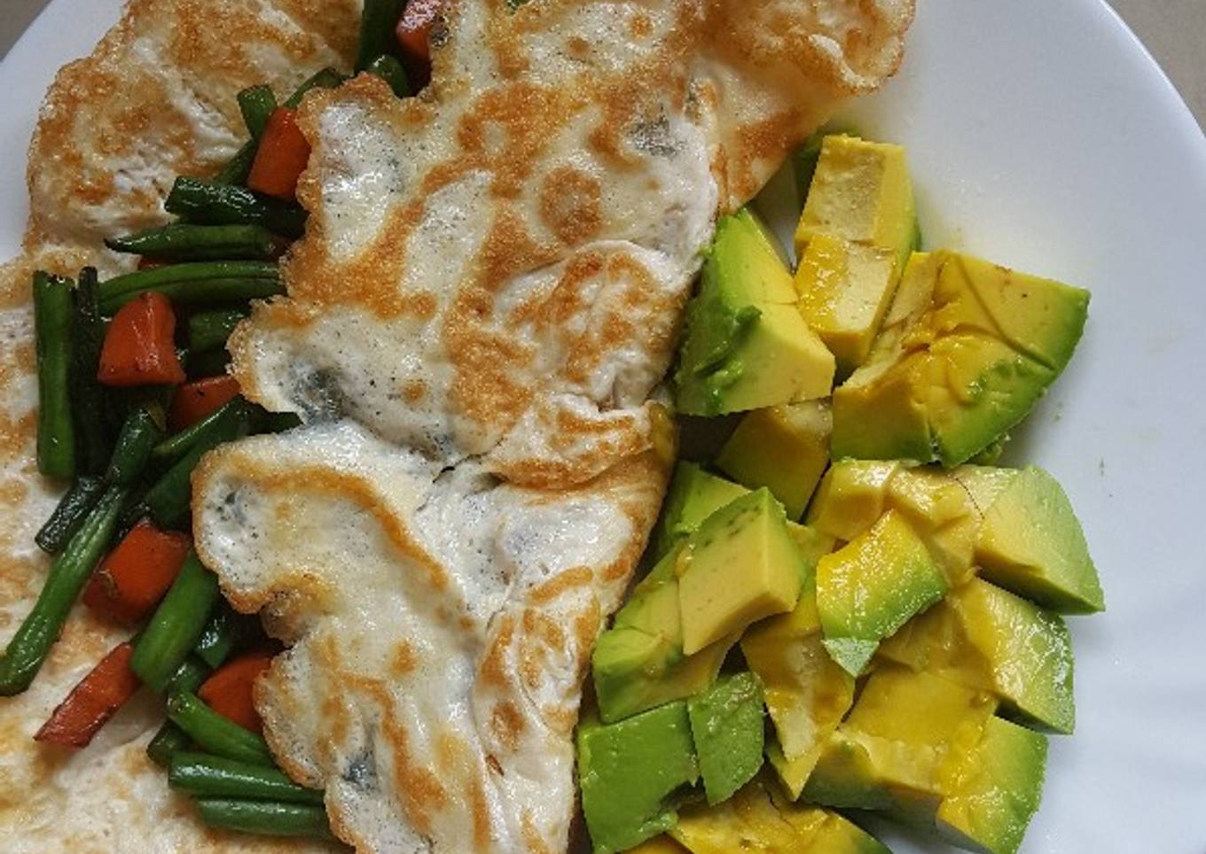 Veggie Omelette With Avicado
