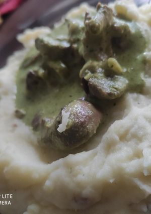 Una foto de Riñón con crema y pesto