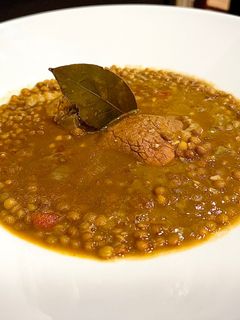 Una foto de Lentejas con carne de ternera blanca