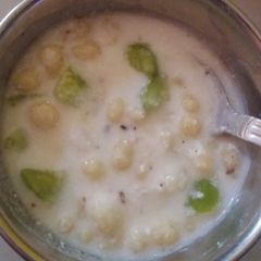 A picture of Cucumber and boondi raita.