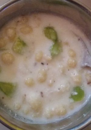 A picture of Cucumber and boondi raita.