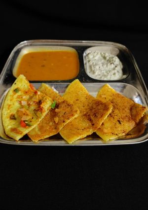 A picture of Moong dal uttapam.