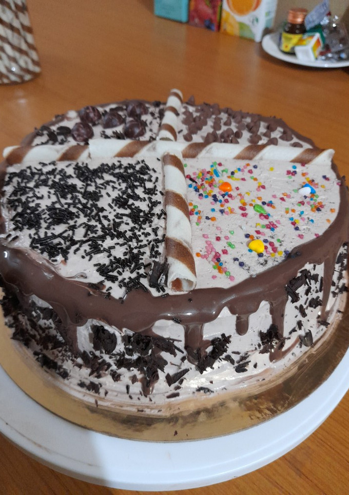 ચોકલેટ લોડેડ કેક(chocolate Loaded Cake Recipe In Gujarati) રેસીપી મુખ્ય ફોટો