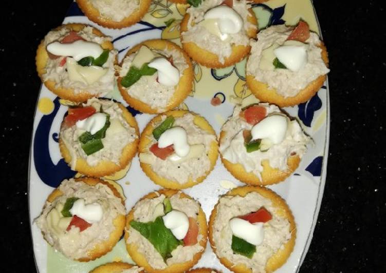 Saltish biscuit sandwich
