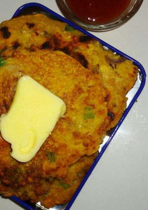 A picture of Oats and besan chilla.