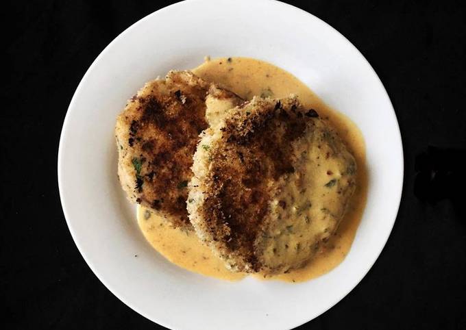 Salmon fishcakes with spice dijon sauce