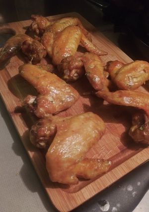A picture of Nonbreaded honey mustard wings.