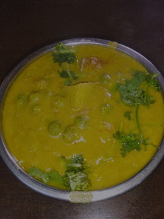 பச்சை பட்டாணி உருளைக்கிழங்கு குருமா (Pachai pattani urulaikilanku kuruma recipe in tamil) செய்முறை முக்கிய புகைப்படம்