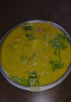 பச்சை பட்டாணி உருளைக்கிழங்கு குருமா (Pachai pattani urulaikilanku kuruma recipe in tamil) செய்முறை முக்கிய புகைப்படம்