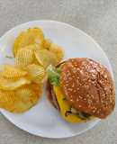 Smash Burger con papas enrejadas