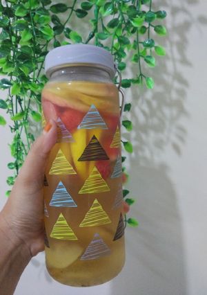 Foto resep Infused water lemon + apel + strawberry + kiwi + madu
