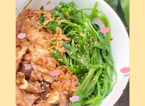 Hình của món Eat clean - bún gạo lứt trộn gà nấm 👩‍🍳.