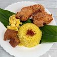 Nasi Kuning Ayam crispy