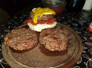 Una foto de Hamburguesas con pan casero riquísima para los chicos