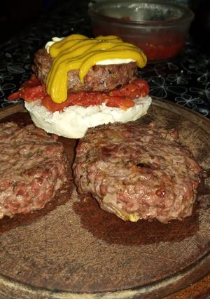 Una foto de Hamburguesas con pan casero riquísima para los chicos
