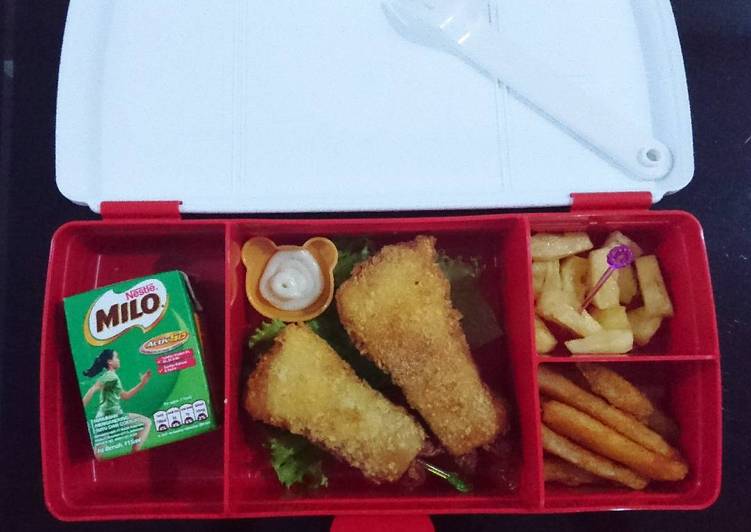 Roti goreng isi sosis mozarella (lunchbox)
