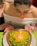 Corazón de aguacate dulce, relleno de frutas frescas (sin gluten)