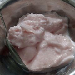 A picture of Coconut / Rose Ice Cream.
