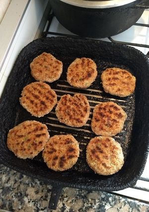 Una foto de Hamburguesitas de pan y carne
