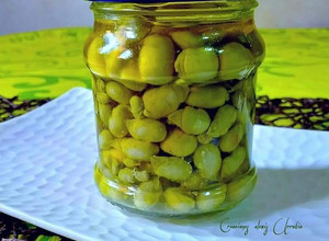 Foto principal de Lágrimas y yemas de vainas de habas en aceite de oliva y Romero
