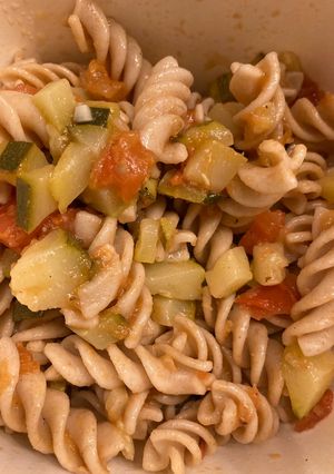 Une photo de Pâtes végétariennes aux légumes de saison