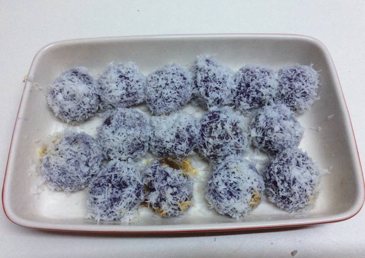 Ondeh-ondeh (purple sweet potatoes)