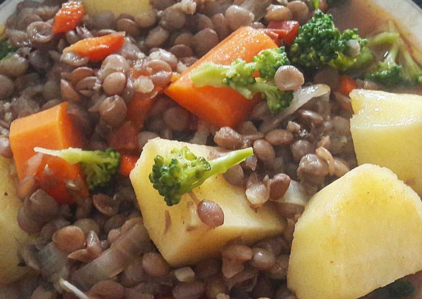 Guiso de lentejas veggie, fácil, rico