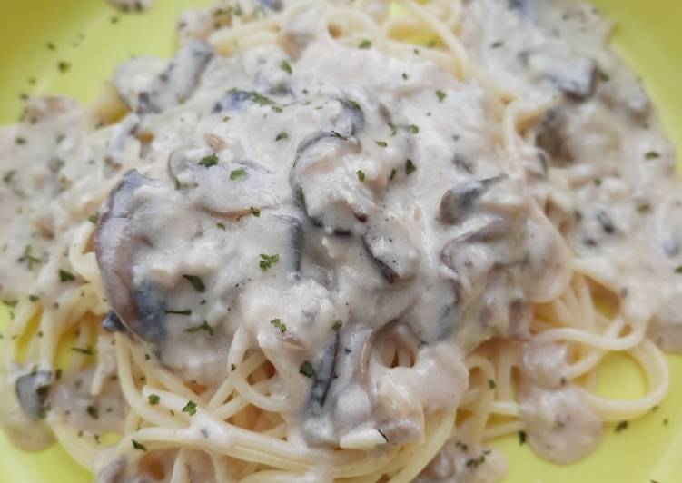 Resep 12. Spagethi with Creamy Mushroom Sauce yang Enak Banget