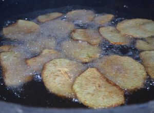 Una foto de Chayote silvestre o papa del aire frita